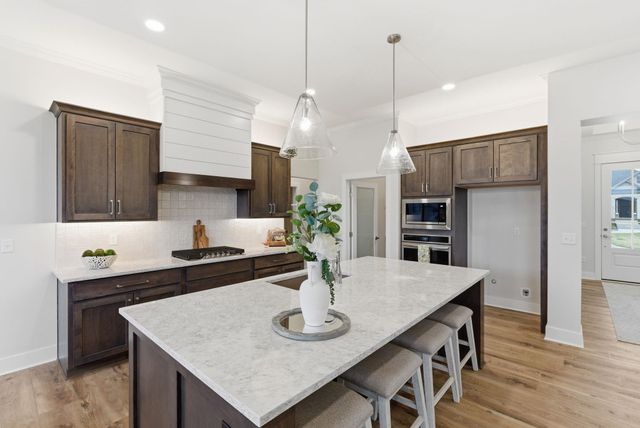 5962 Forbes Ct, Bel Aire, KS 67220