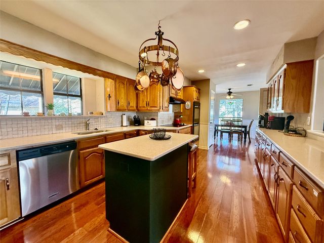 125 Lark Drive, Enchanted Oaks, TX 75156