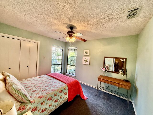 125 Lark Drive, Enchanted Oaks, TX 75156