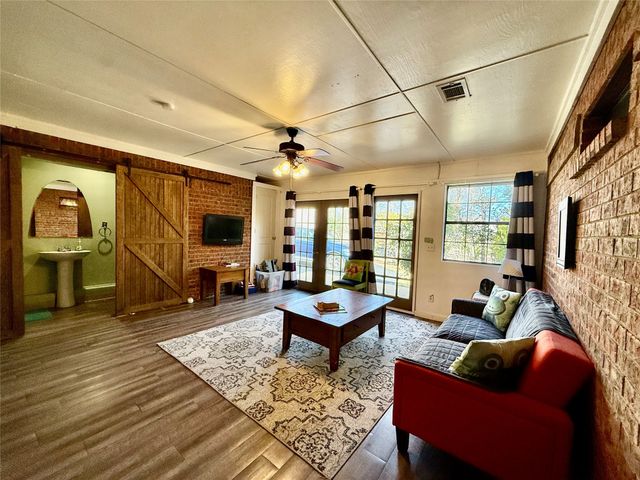 125 Lark Drive, Enchanted Oaks, TX 75156