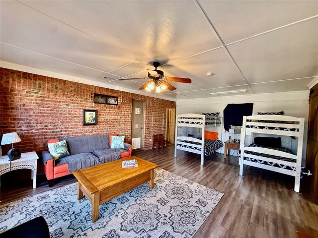 125 Lark Drive, Enchanted Oaks, TX 75156