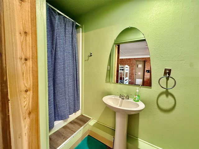 125 Lark Drive, Enchanted Oaks, TX 75156