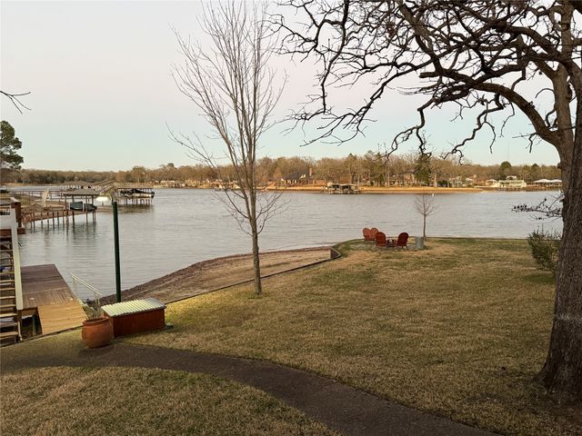 125 Lark Drive, Enchanted Oaks, TX 75156