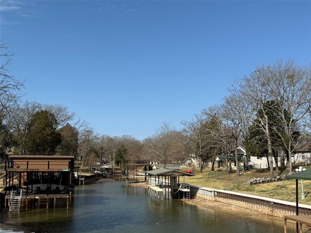 125 Lark Drive, Enchanted Oaks, TX 75156