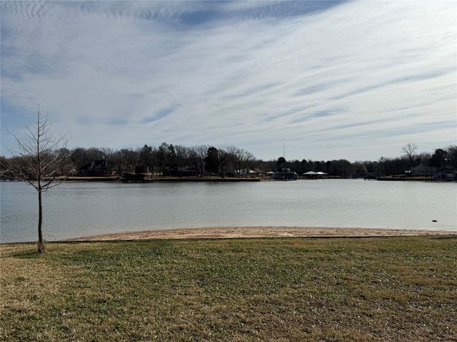 125 Lark Drive, Enchanted Oaks, TX 75156