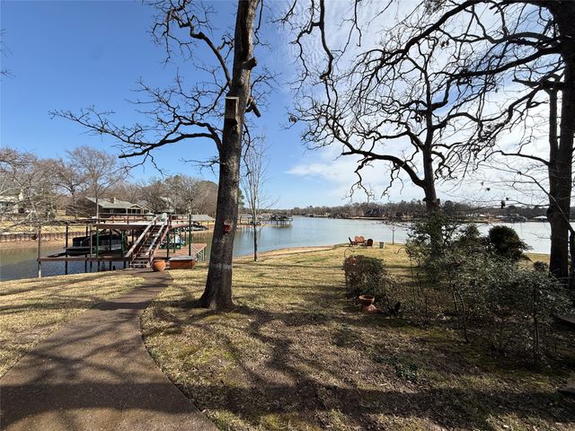125 Lark Drive, Enchanted Oaks, TX 75156