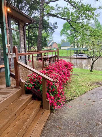 125 Lark Drive, Enchanted Oaks, TX 75156