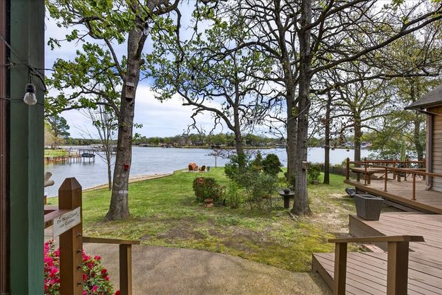 125 Lark Drive, Enchanted Oaks, TX 75156