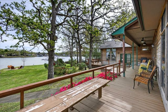 125 Lark Drive, Enchanted Oaks, TX 75156