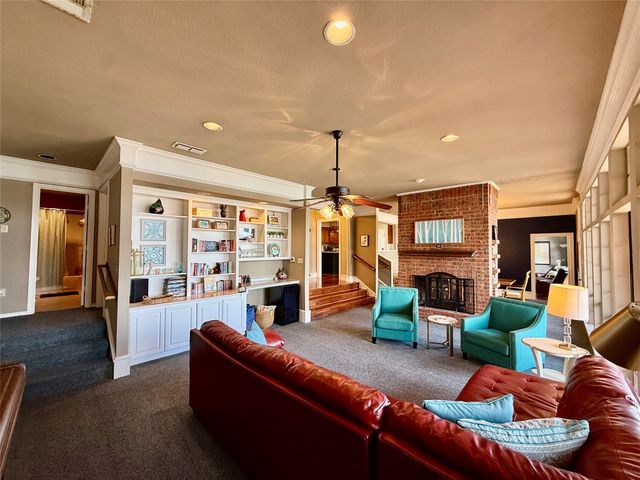 125 Lark Drive, Enchanted Oaks, TX 75156