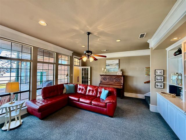 125 Lark Drive, Enchanted Oaks, TX 75156