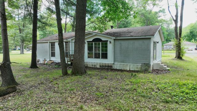 820 W Sand Beach Drive, Sanford, MI 48657