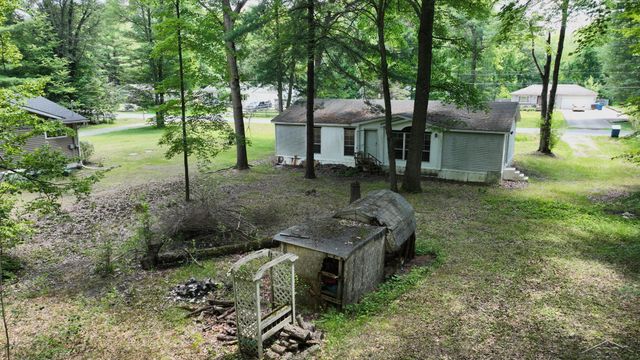 820 W Sand Beach Drive, Sanford, MI 48657