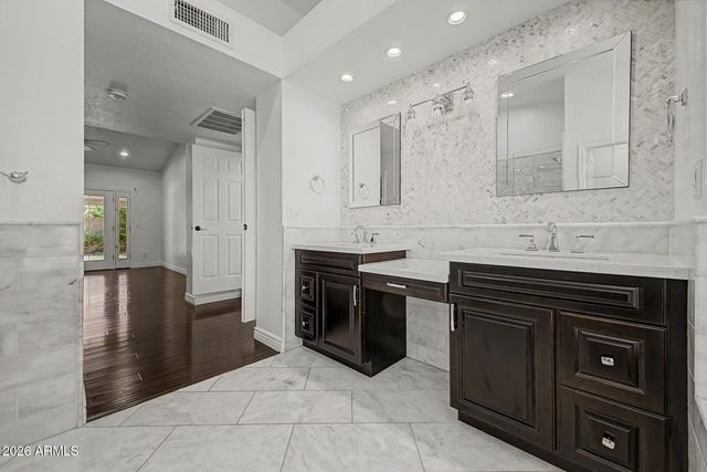 6020 E MARCONI Avenue, Scottsdale, AZ 85254