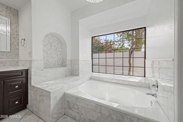 6020 E MARCONI Avenue, Scottsdale, AZ 85254