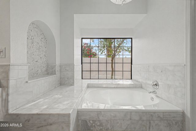 6020 E MARCONI Avenue, Scottsdale, AZ 85254