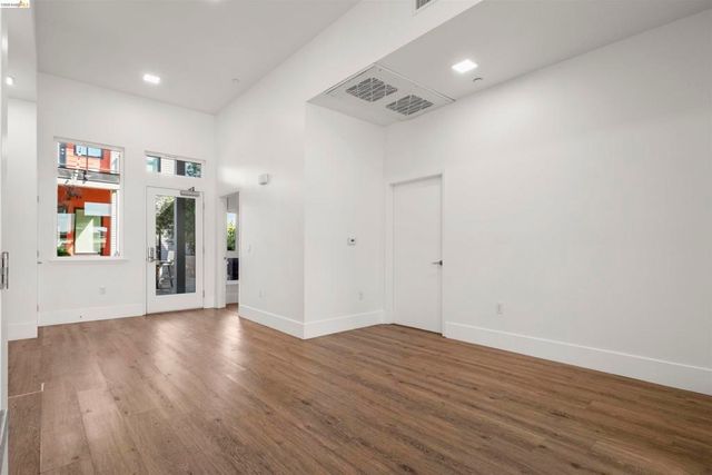 1545 32nd Street 208, Oakland, CA 94608