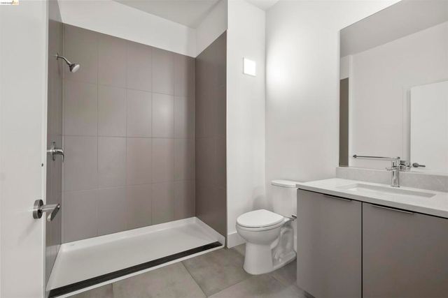 1545 32nd Street 208, Oakland, CA 94608