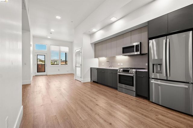 1545 32nd Street 208, Oakland, CA 94608