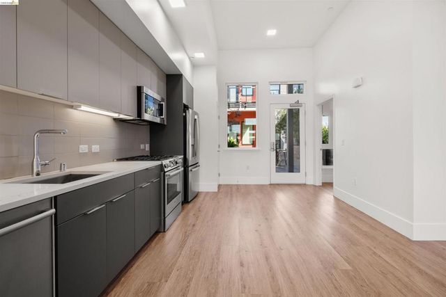 1545 32nd Street 208, Oakland, CA 94608