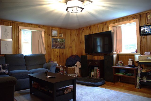54 Assisqua Avenue, St. Johnsbury, VT 05819