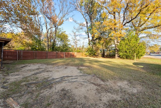 736 Crestway Drive, Tyler, TX 75701