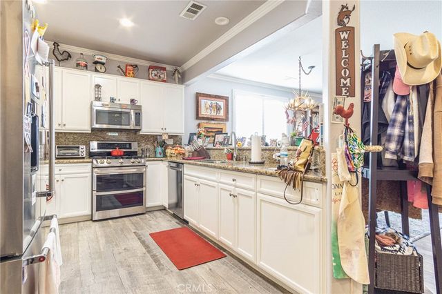 10468 Darby Road, Apple Valley, CA 92308