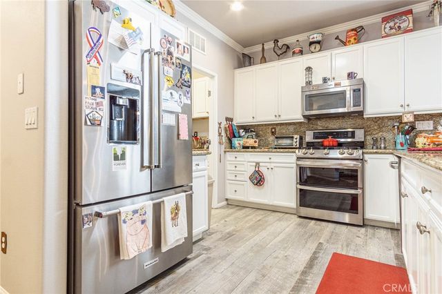 10468 Darby Road, Apple Valley, CA 92308