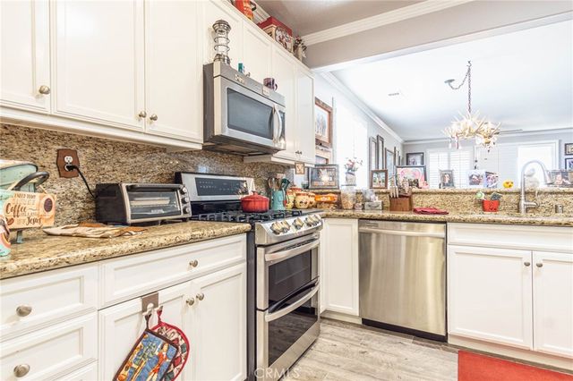 10468 Darby Road, Apple Valley, CA 92308