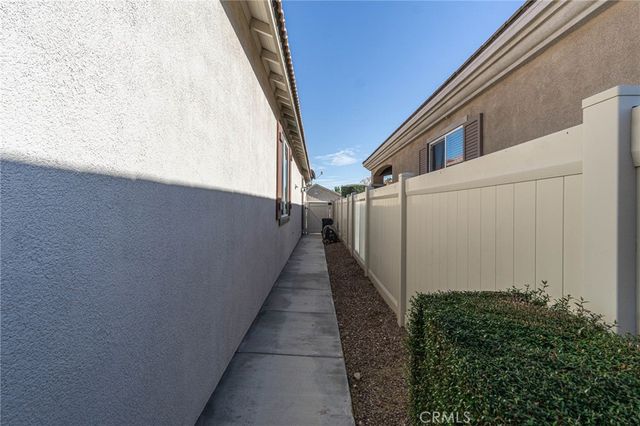 10468 Darby Road, Apple Valley, CA 92308
