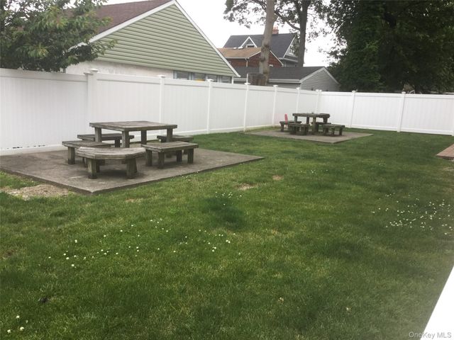 51 Smith Street C5, Merrick, NY 11566