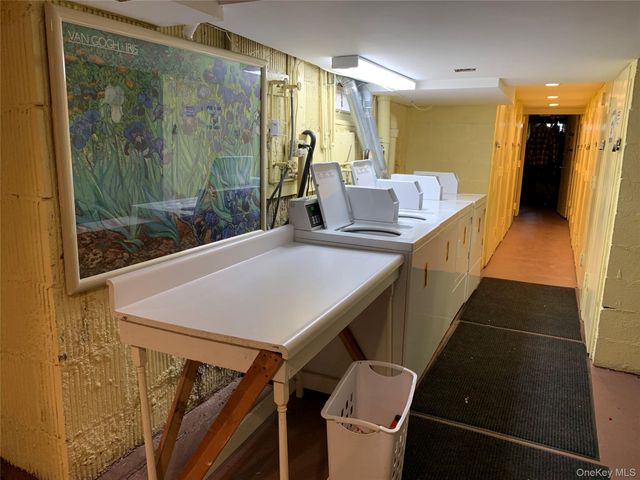 51 Smith Street C5, Merrick, NY 11566