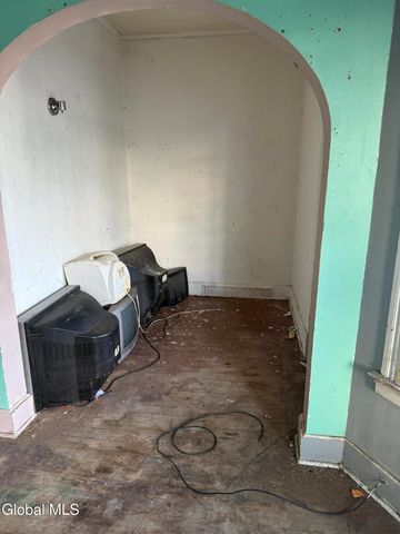 942 Emmett Street, Schenectady, NY 12307