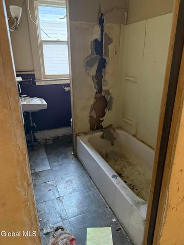 942 Emmett Street, Schenectady, NY 12307