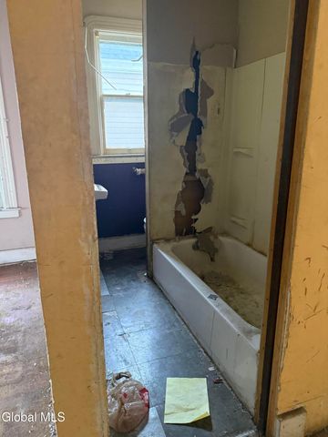 942 Emmett Street, Schenectady, NY 12307