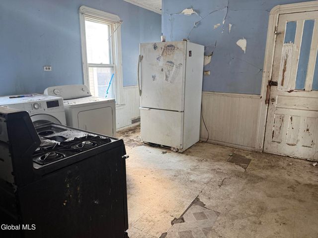 942 Emmett Street, Schenectady, NY 12307