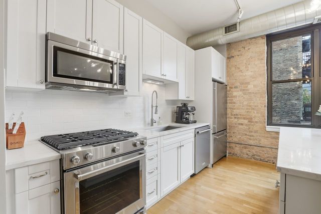 23 N Green Street 202, Chicago, IL 60607