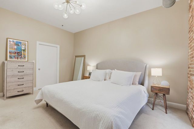 23 N Green Street 202, Chicago, IL 60607