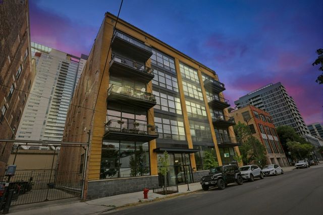 23 N Green Street 202, Chicago, IL 60607