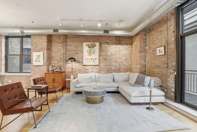 23 N Green Street 202, Chicago, IL 60607