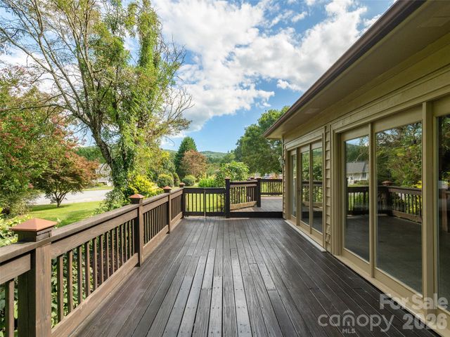 504 Crooked Creek Road, Hendersonville, NC 28739
