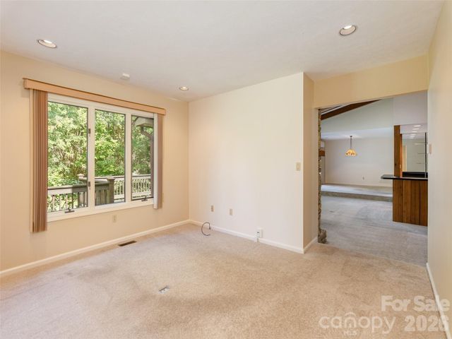 504 Crooked Creek Road, Hendersonville, NC 28739