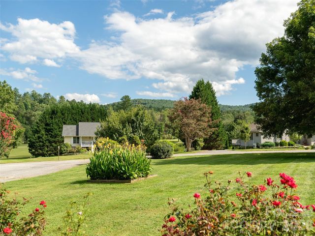 504 Crooked Creek Road, Hendersonville, NC 28739