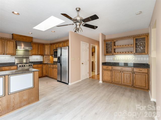 504 Crooked Creek Road, Hendersonville, NC 28739