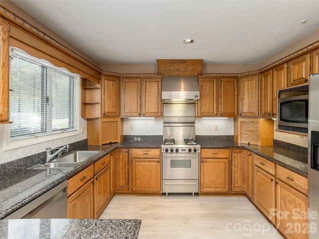 504 Crooked Creek Road, Hendersonville, NC 28739