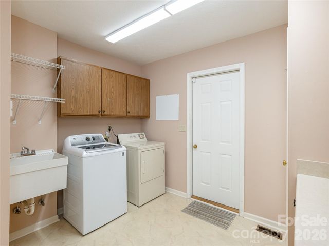 504 Crooked Creek Road, Hendersonville, NC 28739