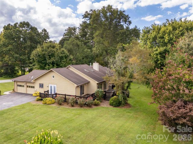 504 Crooked Creek Road, Hendersonville, NC 28739