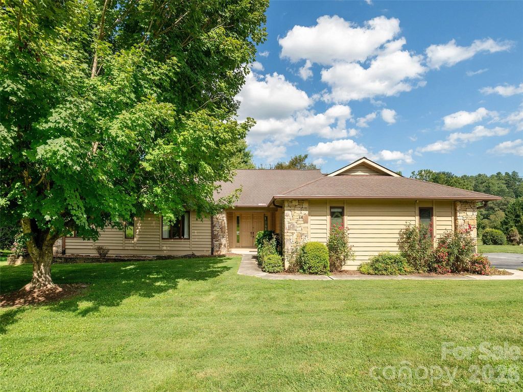 504 Crooked Creek Road, Hendersonville, NC 28739