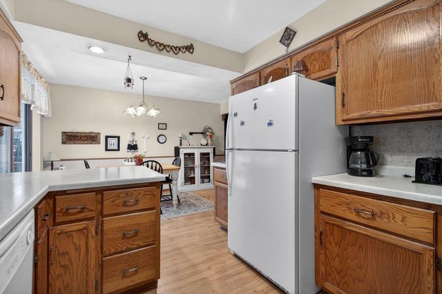 2516 W SUNNYVIEW CIRCLE, Appleton, WI 54914