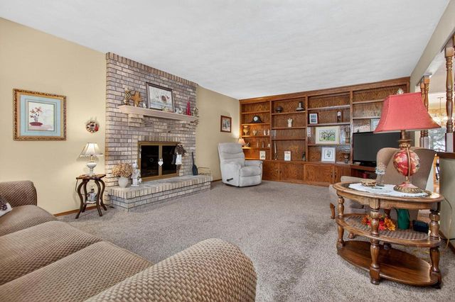 2516 W SUNNYVIEW CIRCLE, Appleton, WI 54914